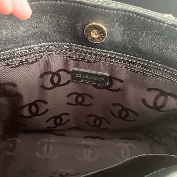 Preloved Chanel leather stitched handbag with full set - Picture 5 of 17